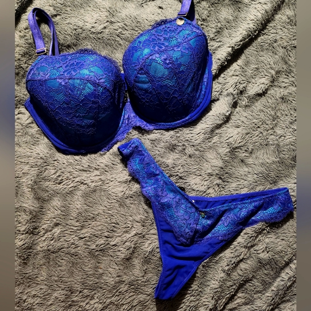Ann Summers Sexy Plunge bra & matching sexy thong in blue lace